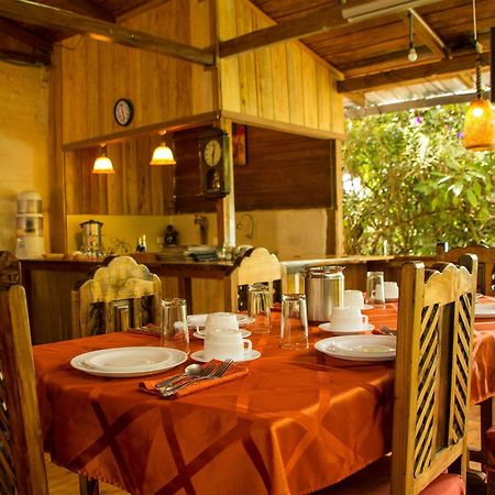 Hosteria Los Cedros De Миндо Екстериор снимка