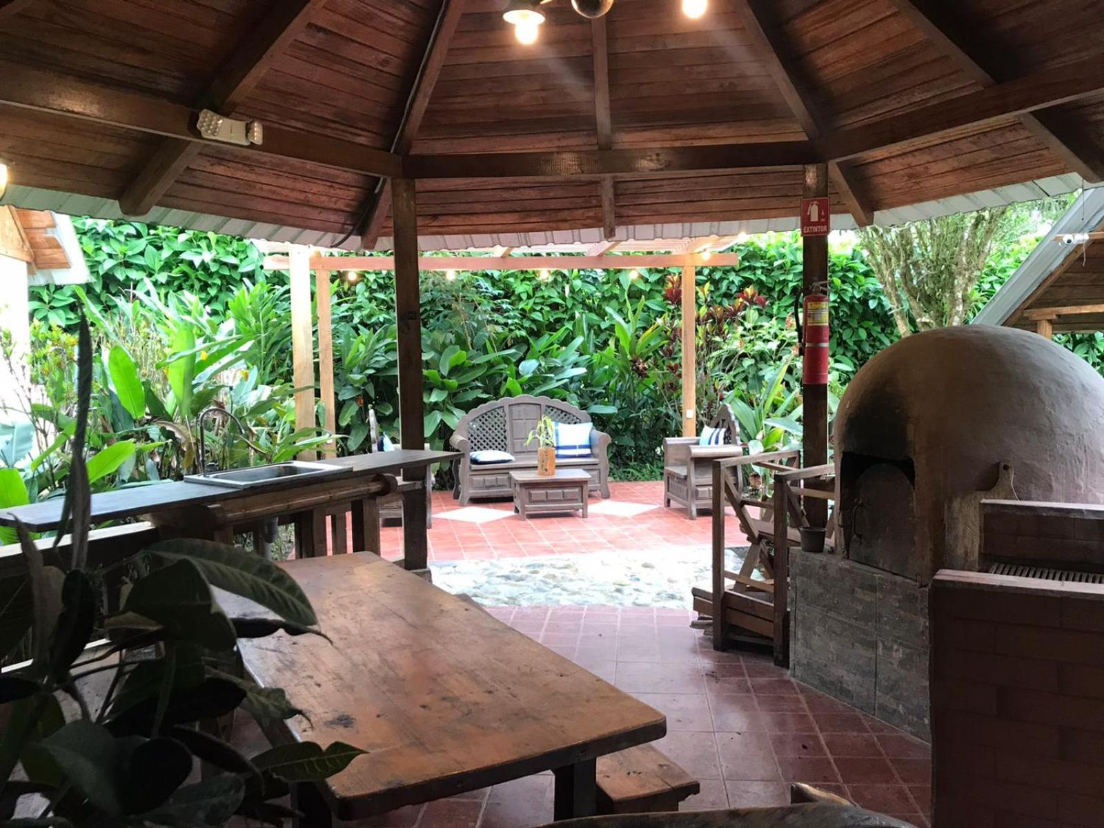 Hosteria Los Cedros De Миндо Екстериор снимка