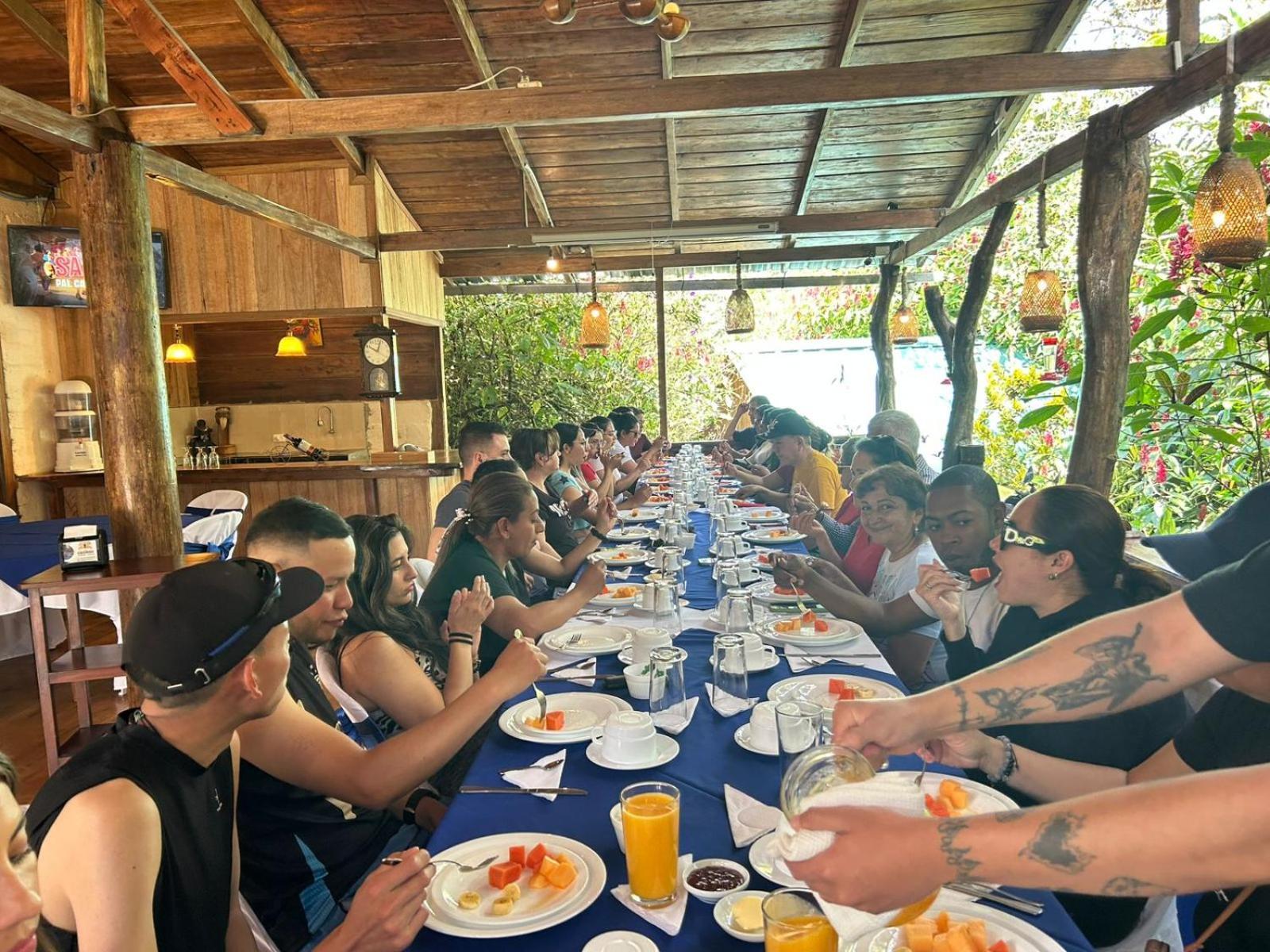 Hosteria Los Cedros De Миндо Екстериор снимка