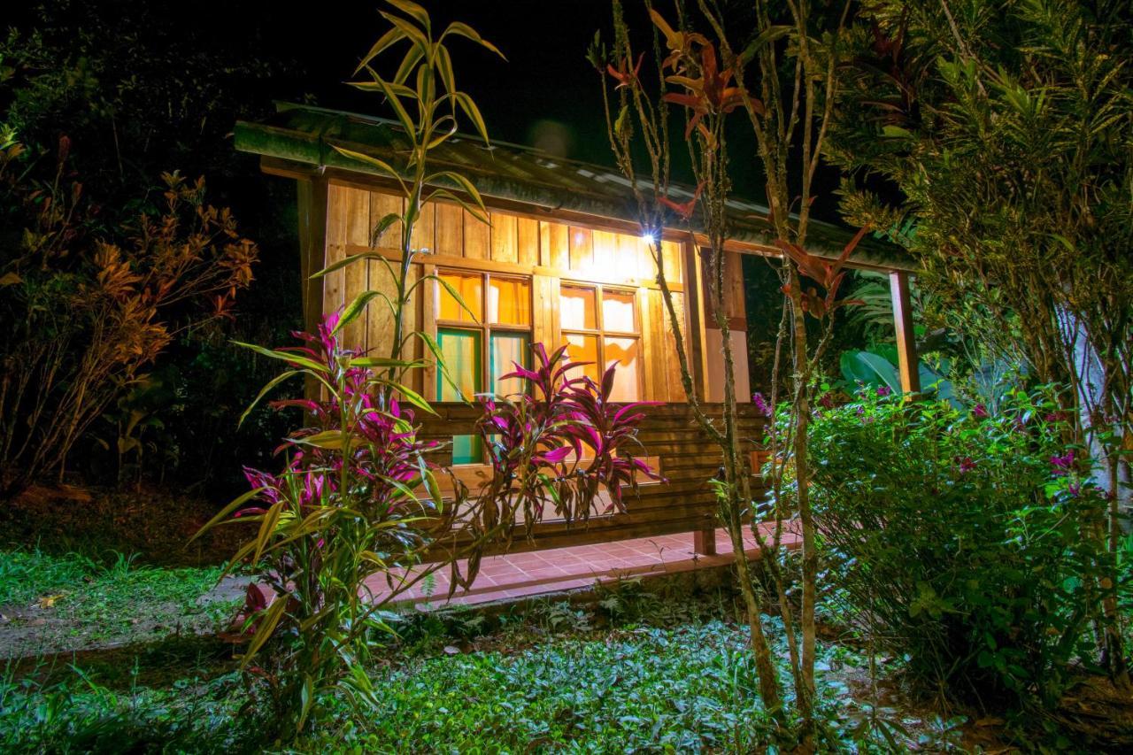 Hosteria Los Cedros De Миндо Екстериор снимка